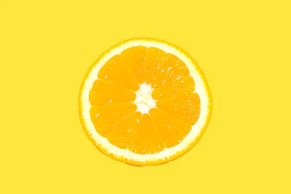 Свіжий помаранчевий фон; помаранчевий на жовтому фоні — стокове фото
