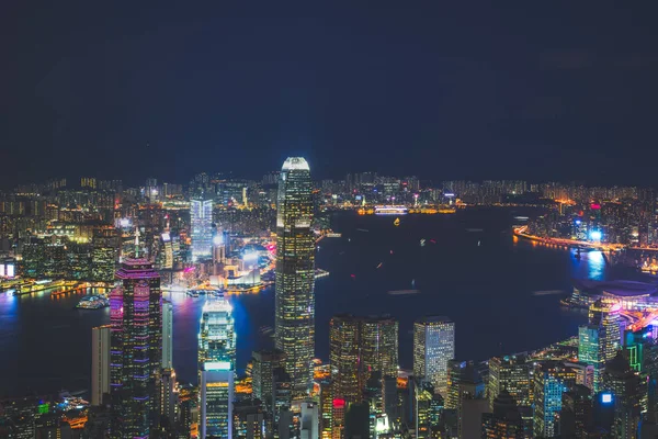 Hong Kong City skyline 's nachts. Uitzicht vanaf Victoria piek — Stockfoto