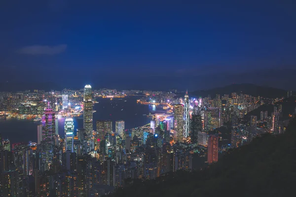 夜の香港シティスカイライン。ビクトリアピークからの眺め — ストック写真