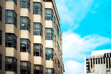 Ticaret binası kapanıyor; Wellington Ofis Binası. 