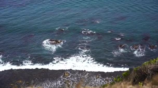 Sea Waves and Rocks; nature background; 4K video — Stock Video