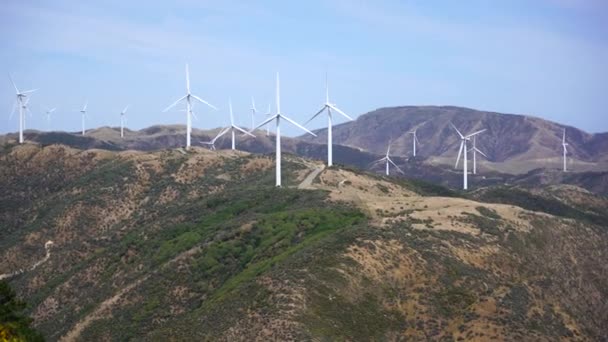 Wind turbines energy production. Wind farm; 4K video — 图库视频影像