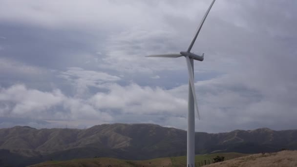 Vídeo Fazenda Moinhos Vento Para Produção Energia Terras Altas Nova — Vídeo de Stock