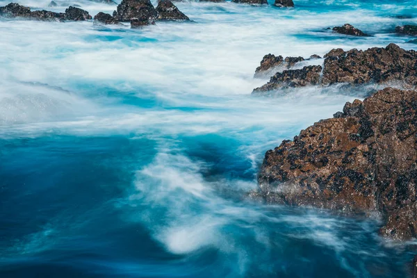 Longue Exposition Des Vagues Mer Avec Roche — Photo