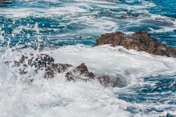 Deniz Dalgası Kaya Doğal Arkaplan — Stok fotoğraf