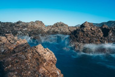 Kaya ile Deniz Dalgasının Uzun Maruziyeti