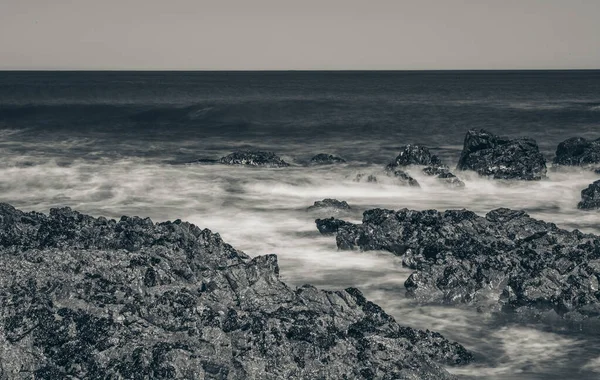 Красивий Довгий Морський Пейзаж Чорно Білому Стилі — стокове фото