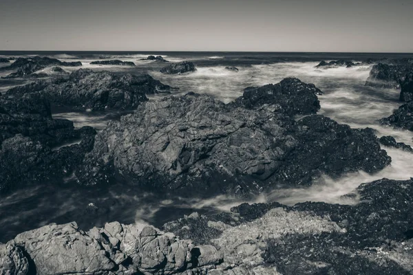 Bela Paisagem Marinha Longa Exposição Estilo Preto Branco — Fotografia de Stock