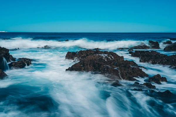 Longa Exposição Onda Mar Com Rocha — Fotografia de Stock