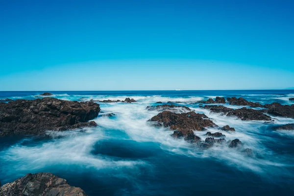 Longue Exposition Des Vagues Mer Avec Roche — Photo