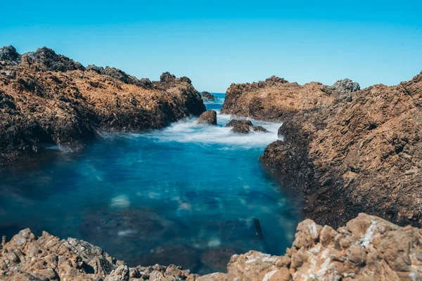 Longue Exposition Des Vagues Mer Avec Roche — Photo