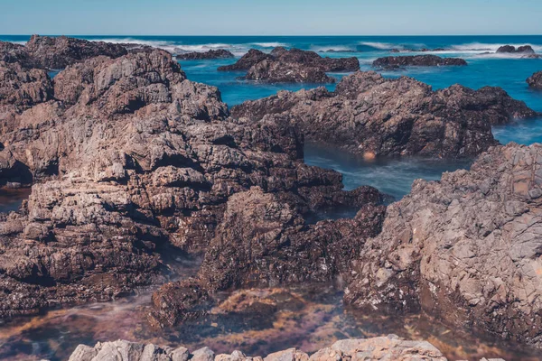Довге Зображення Морської Хвилі Камінням — стокове фото