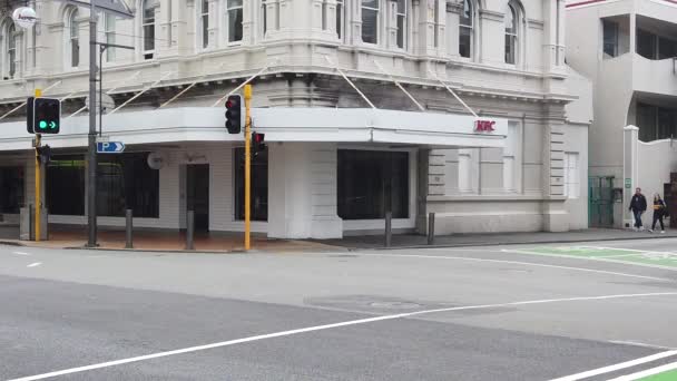 Wellington, Nueva Zelanda, 26 de abril de 2020: cámara lenta del centro de Wellington City después del bloqueo de COVID-19 . — Vídeo de stock