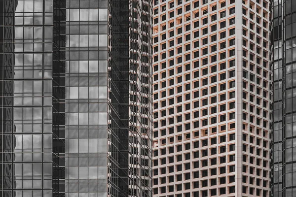 香港現代建築 香港ビジネスビル閉鎖 黒と金の色 — ストック写真