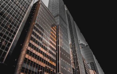 Hong Kong Modern Mimari, Hong Kong İş Binası Kapandı; Siyah ve Altın Renkli