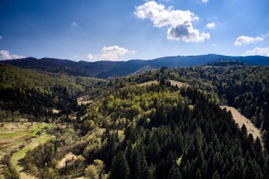 Dağların havadan görünüşü Karpatlar