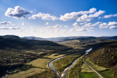 Dağların havadan görünüşü Karpatlar