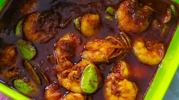 Γαρίδες Τσίλι Αλλιώς Sambal Udang Ένα Δοχείο Τροφίμων Ένα Τραπέζι — Φωτογραφία Αρχείου