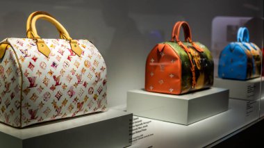 Kuala Lumpur, Malezya - 30 Temmuz 2019: Louis Vuitton Çanta Koleksiyon Sergisi Louis Vuitton KLCC 'nin Kuala Lumpur' daki Zaman Kapsülü Sergisi 'nde.