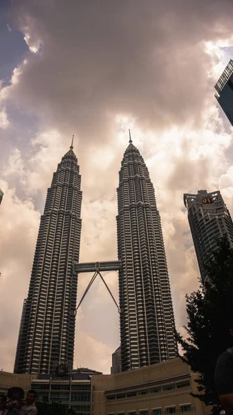 Kuala Lumpur Maleisië Juli 2019 Het Lage Uitzicht Petronas Twin — Stockfoto