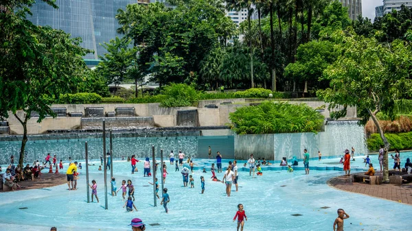 Куала Лумпур Малайзія Липня 2019 Огляд Натовпу Людей Плавальний Басейн — стокове фото