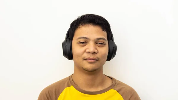 Close Retrato Homem Asiático Feliz Olhando Direto Para Câmera Sorrindo — Fotografia de Stock