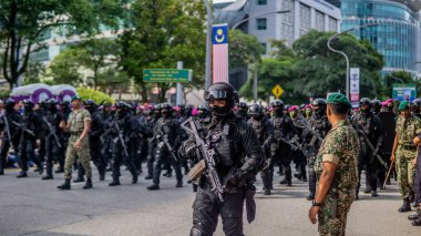Putrajaya, Malezya - 31 Ağustos 2019: 62. Bağımsızlık Günü veya Putrajaya 'da Malezya' nın Merdeka Günü kutlamalarında yürüyüş birliklerinin yakın görüntüsü.