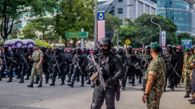 Putrajaya, Malezya - 31 Ağustos 2019: 62. Bağımsızlık Günü veya Putrajaya 'da Malezya' nın Merdeka Günü kutlamalarında yürüyüş birliklerinin yakın görüntüsü.