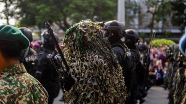 Putrajaya, Malezya - 31 Ağustos 2019: 62. Bağımsızlık Günü veya Putrajaya 'da Malezya' nın Merdeka Günü kutlamalarında yürüyüş birliklerinin yakın görüntüsü.