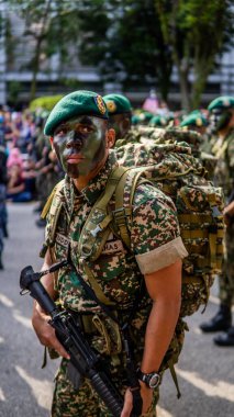 Putrajaya, Malezya - 31 Ağustos 2019: 62. Bağımsızlık Günü veya Putrajaya 'da Malezya' nın Merdeka Günü kutlamalarında yürüyüş birliklerinin yakın görüntüsü.