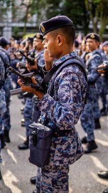 Putrajaya, Malezya - 31 Ağustos 2019: 62. Bağımsızlık Günü veya Putrajaya 'da Malezya' nın Merdeka Günü kutlamalarında yürüyüş birliklerinin yakın görüntüsü.