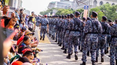 Putrajaya, Malezya - 31 Ağustos 2019: 62. Bağımsızlık Günü veya Putrajaya 'da Malezya' nın Merdeka Günü kutlamalarında yürüyüş birliklerinin yakın görüntüsü.