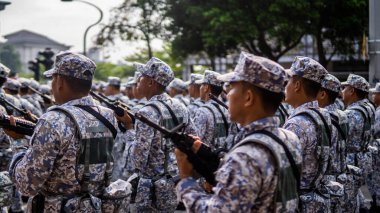 Putrajaya, Malezya - 31 Ağustos 2019: 62. Bağımsızlık Günü veya Putrajaya 'da Malezya' nın Merdeka Günü kutlamalarında yürüyüş birliklerinin yakın görüntüsü.