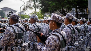 Putrajaya, Malezya - 31 Ağustos 2019: 62. Bağımsızlık Günü veya Putrajaya 'da Malezya' nın Merdeka Günü kutlamalarında yürüyüş birliklerinin yakın görüntüsü.