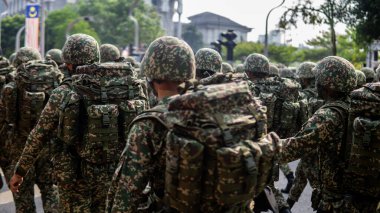 Putrajaya, Malezya - 31 Ağustos 2019: 62. Bağımsızlık Günü veya Putrajaya 'da Malezya' nın Merdeka Günü kutlamalarında yürüyüş birliklerinin yakın görüntüsü.