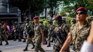Putrajaya, Malezya - 31 Ağustos 2019: 62. Bağımsızlık Günü veya Putrajaya 'da Malezya' nın Merdeka Günü kutlamalarında yürüyüş birliklerinin yakın görüntüsü.