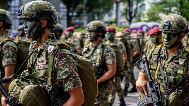 Putrajaya, Malezya - 31 Ağustos 2019: 62. Bağımsızlık Günü veya Putrajaya 'da Malezya' nın Merdeka Günü kutlamalarında yürüyüş birliklerinin yakın görüntüsü.