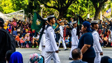 Putrajaya, Malezya - 31 Ağustos 2019: 62. Bağımsızlık Günü veya Putrajaya 'da Malezya' nın Merdeka Günü kutlamalarında yürüyüş birliklerinin yakın görüntüsü.