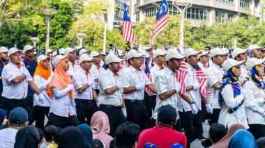Putrajaya, Malezya - 31 Ağustos 2019: 62. Bağımsızlık Günü veya Putrajaya 'da Malezya' nın Merdeka Günü kutlamalarında yürüyüş birliklerinin yakın görüntüsü.