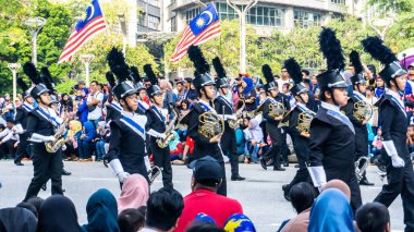 Putrajaya, Malezya - 31 Ağustos 2019: 62. Bağımsızlık Günü veya Putrajaya 'da Malezya' nın Merdeka Günü kutlamalarında yürüyüş birliklerinin yakın görüntüsü.