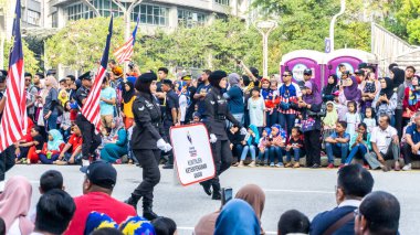 Putrajaya, Malezya - 31 Ağustos 2019: 62. Bağımsızlık Günü veya Putrajaya 'da Malezya' nın Merdeka Günü kutlamalarında yürüyüş birliklerinin yakın görüntüsü.