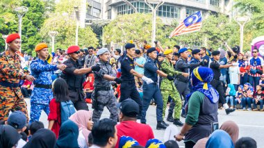 Putrajaya, Malezya - 31 Ağustos 2019: 62. Bağımsızlık Günü veya Putrajaya 'da Malezya' nın Merdeka Günü kutlamalarında yürüyüş birliklerinin yakın görüntüsü.