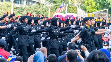 Putrajaya, Malezya - 31 Ağustos 2019: 62. Bağımsızlık Günü veya Putrajaya 'da Malezya' nın Merdeka Günü kutlamalarında yürüyüş birliklerinin yakın görüntüsü.