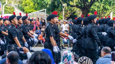 Putrajaya, Malezya - 31 Ağustos 2019: 62. Bağımsızlık Günü veya Putrajaya 'da Malezya' nın Merdeka Günü kutlamalarında yürüyüş birliklerinin yakın görüntüsü.