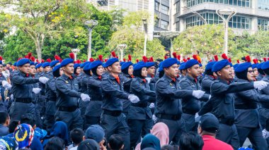 Putrajaya, Malezya - 31 Ağustos 2019: 62. Bağımsızlık Günü veya Putrajaya 'da Malezya' nın Merdeka Günü kutlamalarında yürüyüş birliklerinin yakın görüntüsü.