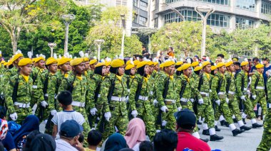 Putrajaya, Malezya - 31 Ağustos 2019: 62. Bağımsızlık Günü veya Putrajaya 'da Malezya' nın Merdeka Günü kutlamalarında yürüyüş birliklerinin yakın görüntüsü.