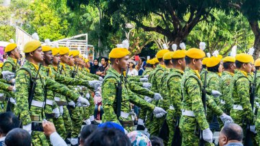 Putrajaya, Malezya - 31 Ağustos 2019: 62. Bağımsızlık Günü veya Putrajaya 'da Malezya' nın Merdeka Günü kutlamalarında yürüyüş birliklerinin yakın görüntüsü.