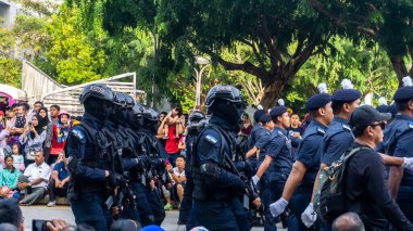 Putrajaya, Malezya - 31 Ağustos 2019: 62. Bağımsızlık Günü veya Putrajaya 'da Malezya' nın Merdeka Günü kutlamalarında yürüyüş birliklerinin yakın görüntüsü.
