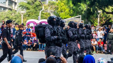 Putrajaya, Malezya - 31 Ağustos 2019: 62. Bağımsızlık Günü veya Putrajaya 'da Malezya' nın Merdeka Günü kutlamalarında yürüyüş birliklerinin yakın görüntüsü.