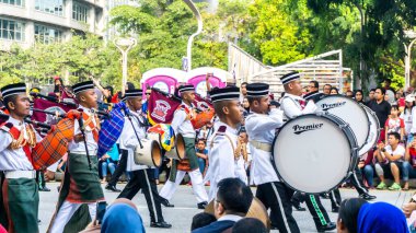 Putrajaya, Malezya - 31 Ağustos 2019: 62. Bağımsızlık Günü veya Putrajaya 'da Malezya' nın Merdeka Günü kutlamalarında yürüyüş birliklerinin yakın görüntüsü.